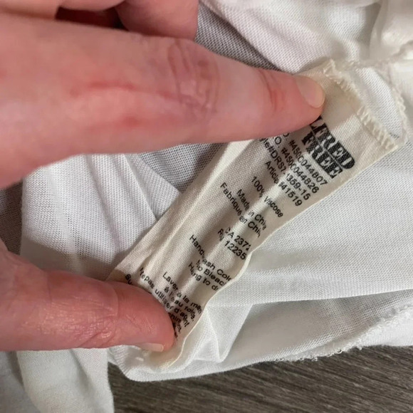 Aritzia Wilfred Free Women’s Libre T-Shirt Oversized V-neck Short Sleeve White - Picture 8 of 10